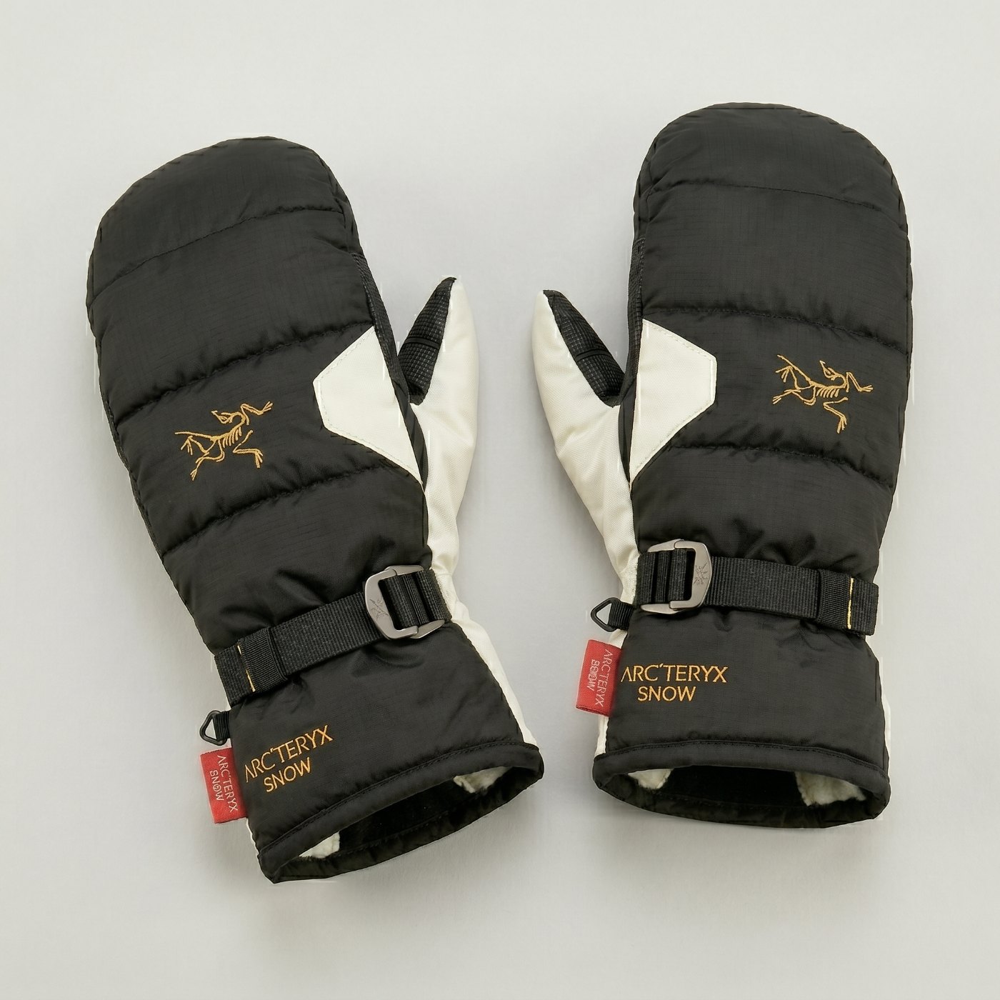 Down insulated GORE-TEX mittens