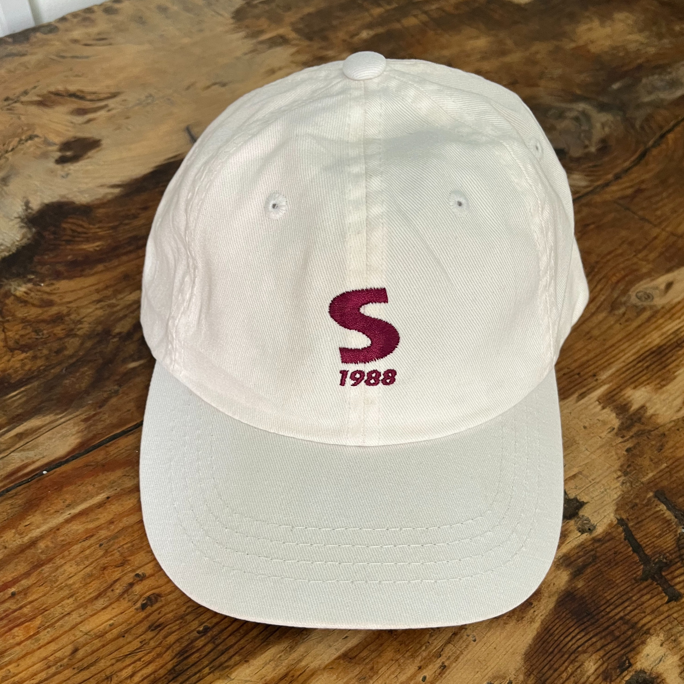 SUEDE1988 white cap with burgundy embroidered S 1988 logo, front view